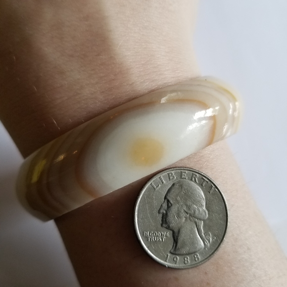 Relisted - Vintage bangle bracelet banded striped cream peach yellow tan - Picture 8 of 16